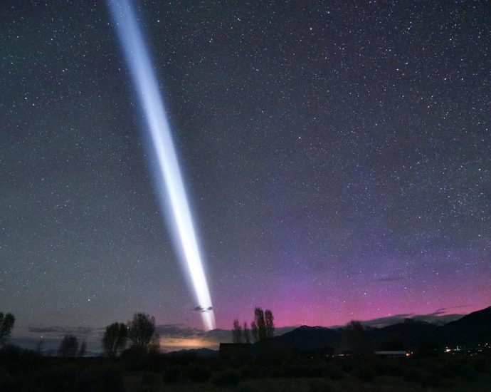 Giant ‘white streak’ appears over multiple US states as Chinese rocket dumps experimental fuel in space