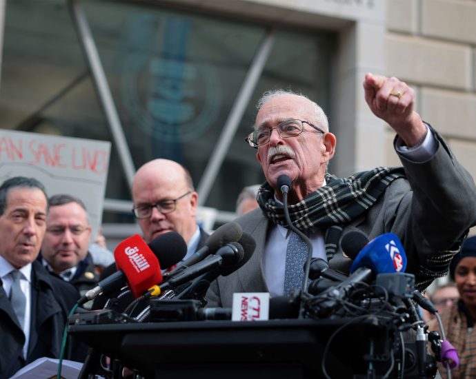 gerry-connolly,-top-democrat-on-house-oversight-committee,-dies-of-cancer-at-75