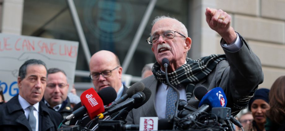 gerry-connolly,-top-democrat-on-house-oversight-committee,-dies-of-cancer-at-75