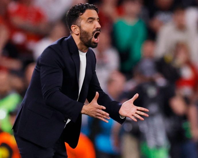 man-utd’s-defeat-by-tottenham-sharpens-focus-on-financial-woes