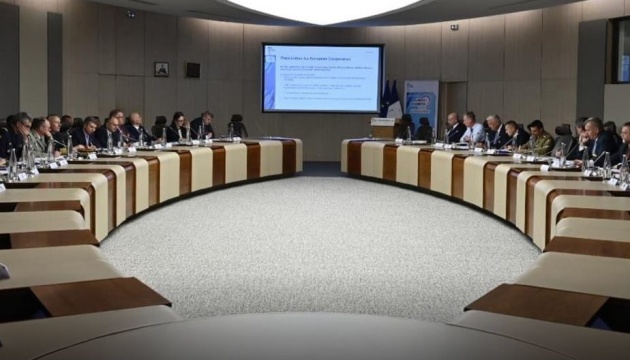 ukraine-pitches-high-tech-weapons-in-paris-to-transform-continental-defense