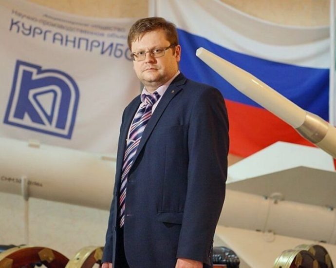 top-russian-bomb-maker-survives-hammer-attack-right-outside-his-residence