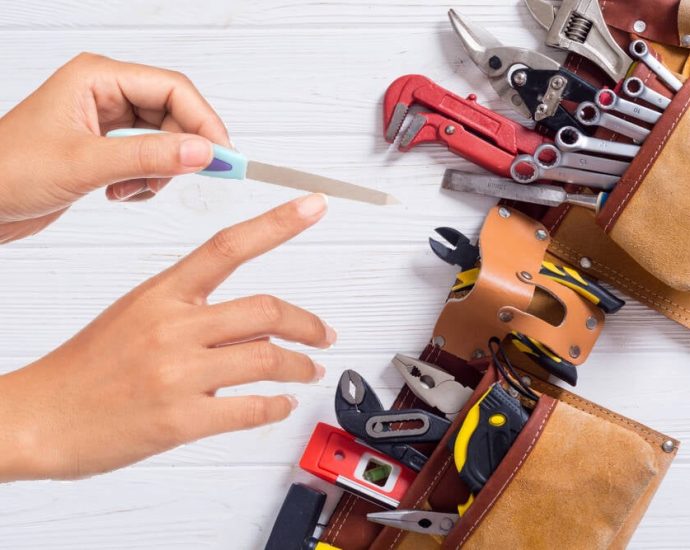user-unboxed-a-pc-so-badly-it-‘broke’-and-only-a-nail-file-could-fix-it