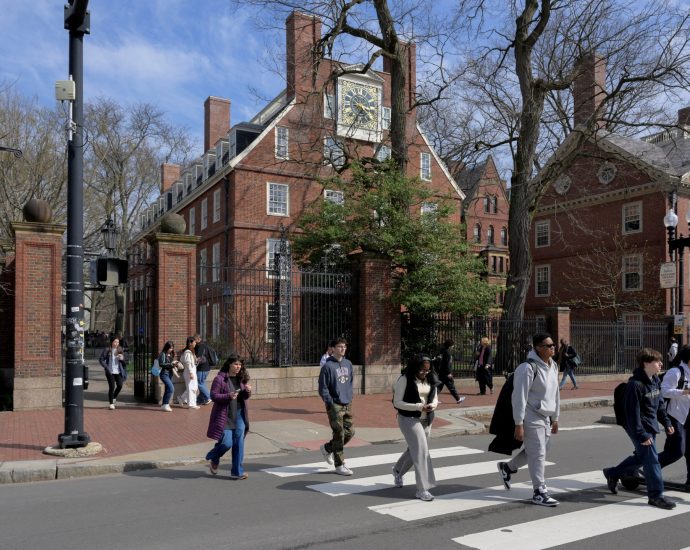 us-judge-blocks-the-traitor-effort-to-bar-harvard-from-enrolling-foreign-students