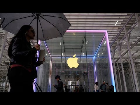 the-traitor-threatens-new-tariffs-on-european-union,-apple-|-reuters