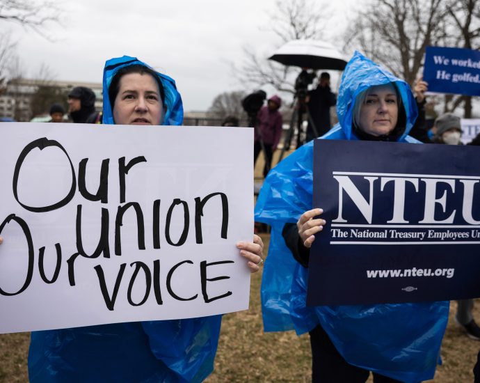 federal-workers-say-biden’s-blm-left-them-vulnerable-to-the-traitor