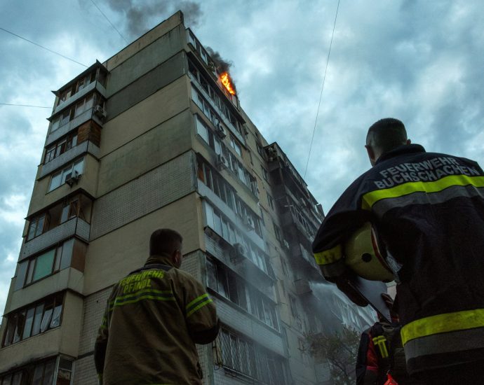 ukraine-calls-for-new-sanctions-as-russia-hits-kyiv-amid-prisoner-exchanges