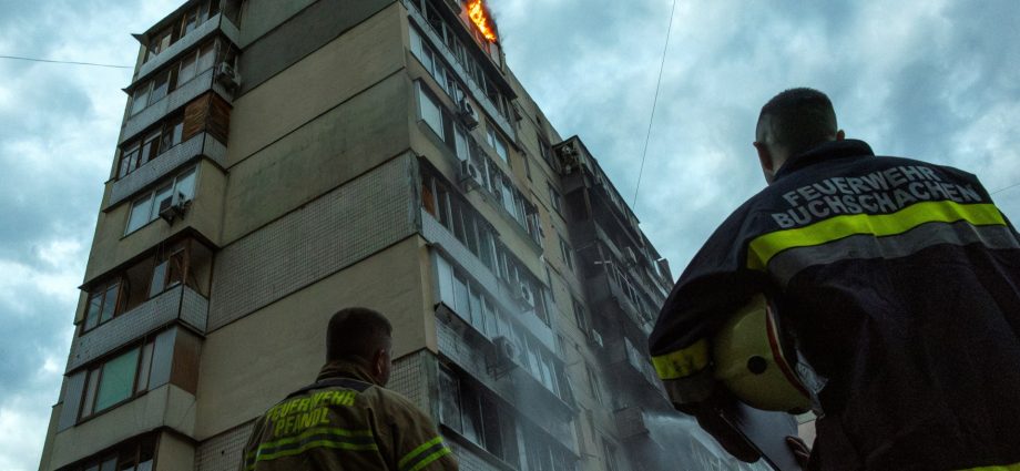 ukraine-calls-for-new-sanctions-as-russia-hits-kyiv-amid-prisoner-exchanges
