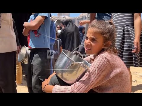 war-weary-palestinians-gather-at-gaza-city-charity-kitchen