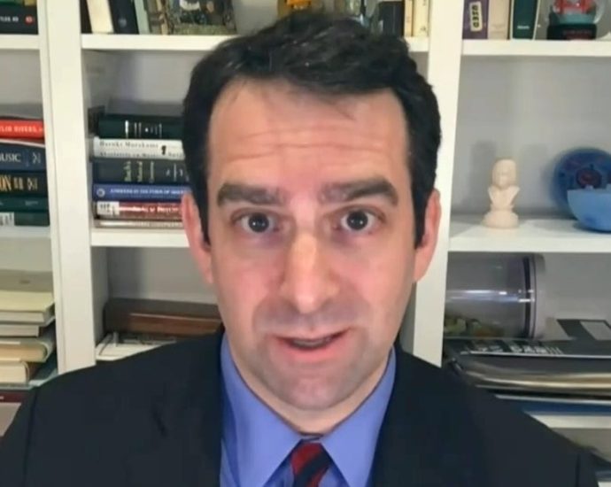 harvard-professor-reveals-stunning-advice-he-gave-student-amid-the-traitor-battle