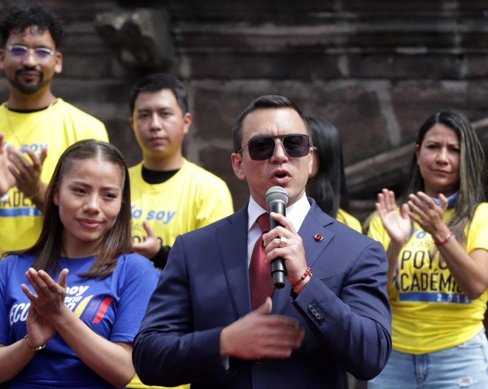 ecuador’s-daniel-noboa-sworn-in-for-full-term,-promising-a-crackdown-on-gangs