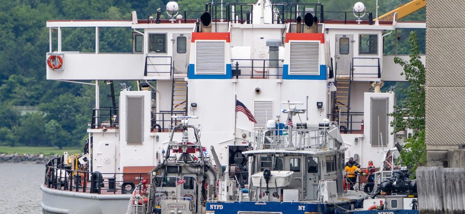 1-dead-in-new-york-sewage-boat-explosion-on-hudson-river