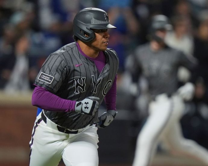 Soto answers week of questions with key 2B in win