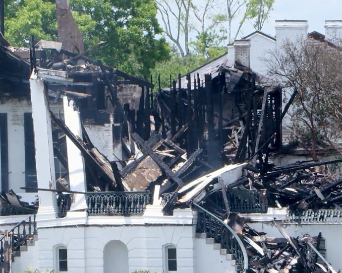 fire-destroys-louisiana-plantation-house,-calling-legacy-into-question