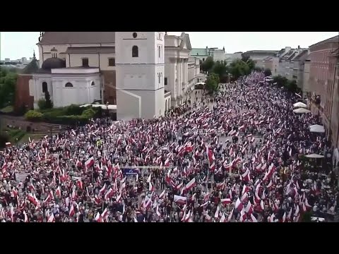tens-of-thousands-join-rival-rallies-in-warsaw-as-poland’s-presidential-runoff-nears