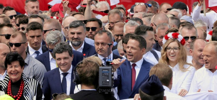 rival-marches-draw-thousands-before-pivotal-polish-presidential-election