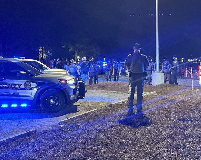 at-least-11-hospitalized-after-south-carolina-beach-town-shooting,-police-say
