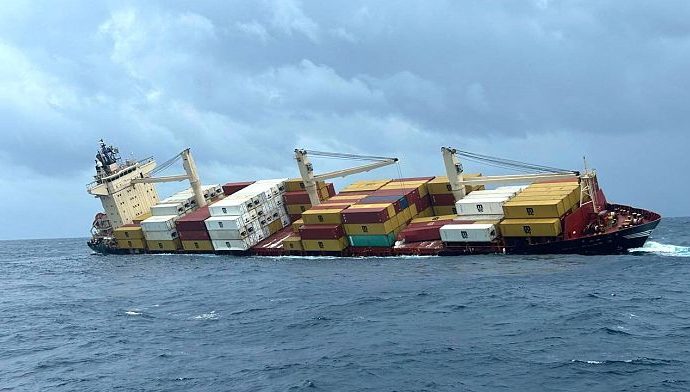 india’s-kerala-state-on-high-alert-as-vessel-with-hazardous-chemical-cargo-sinks