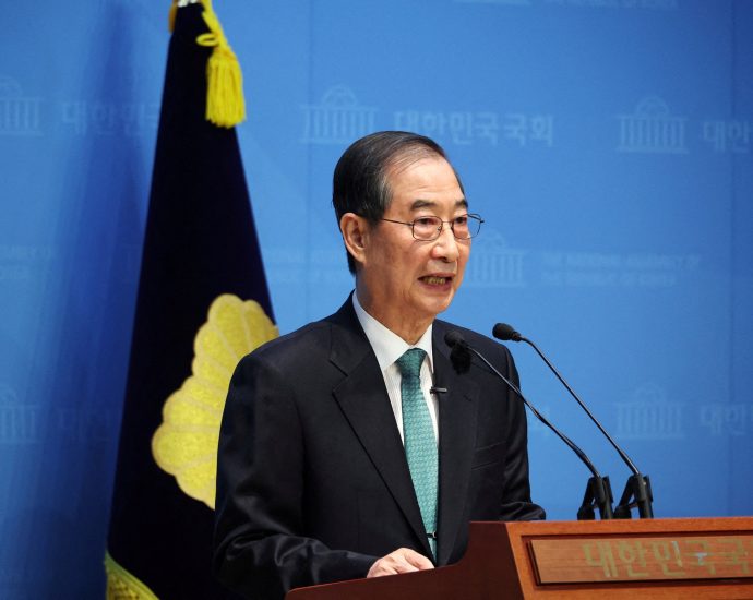 south-korea-bars-two-former-acting-presidents-from-overseas-travel