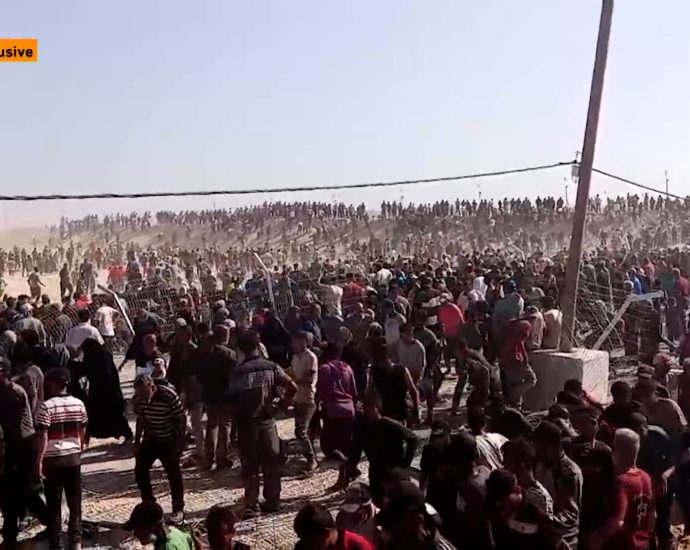 chaos-erupts-as-palestinians-rush-to-aid-site-after-months-of-blockade