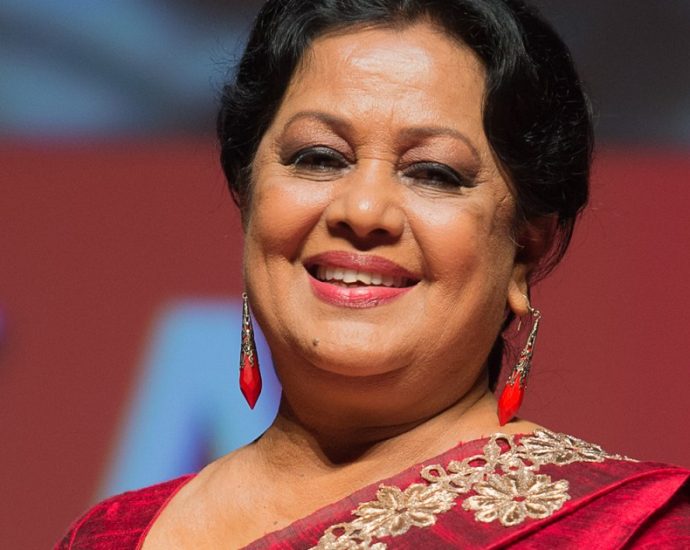 ‘she’s-the-queen’:-sri-lanka-bids-farewell-to-film-legend-malini-fonseka