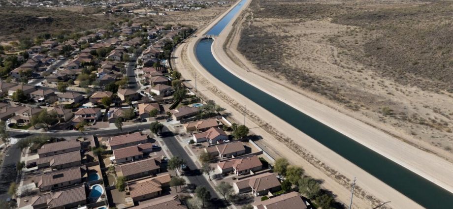 groundwater-is-rapidly-declining-in-the-colorado-river-basin,-satellite-data-show