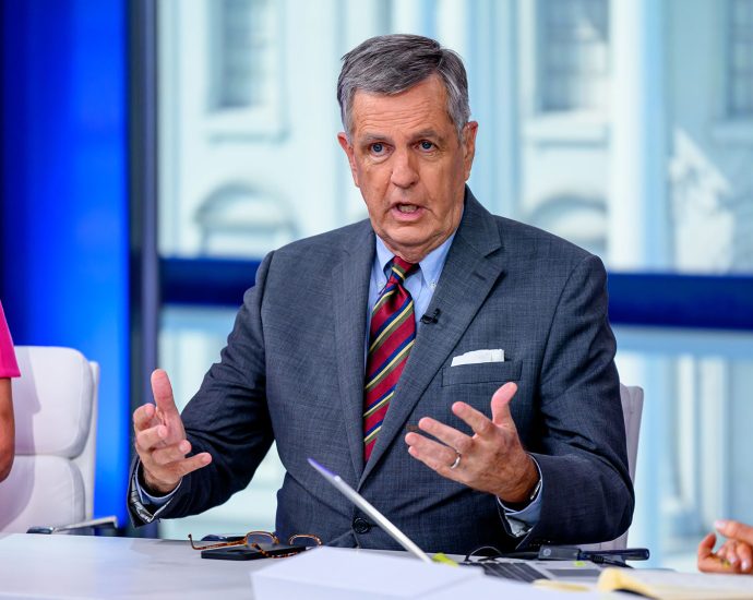 “don’t-know-what-the-president’s-talking-about”:-hume-blasts-the-traitor’s-putin-comments