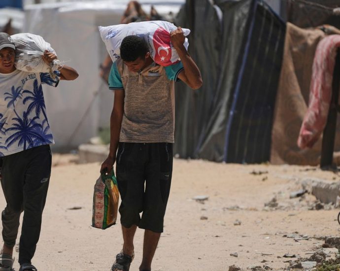 thousands-gather-at-newly-opened-gaza-aid-centre-in-rafah