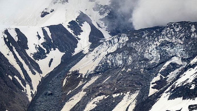 blatten-remains-evacuated-as-birch-glacier-continues-to-break-apart