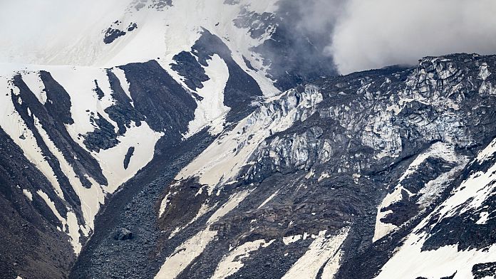 blatten-remains-evacuated-as-birch-glacier-continues-to-break-apart