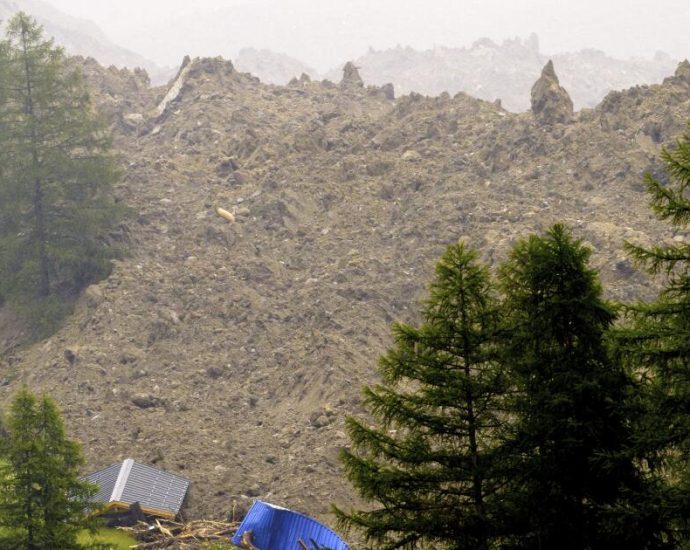 alpine-village-is-largely-destroyed-after-swiss-glacier-collapse-causes-‘major-catastrophe’