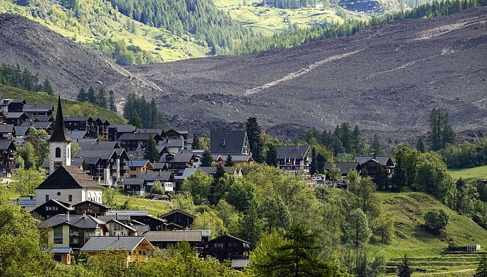 aerial-footage-shows-alpine-village-blatten-buried-by-birch-glacier-slide