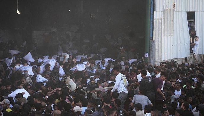 at-least-two-killed-after-crowd-rushes-un-warehouse-in-gaza