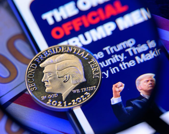 “a-bewildering-gamut-of-schemes”:-democrats-press-the-traitor-for-information-on-“crypto-con”-dinner