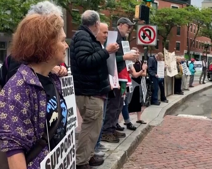 protesters-call-for-end-to-gaza-war-outside-harvard-commencement