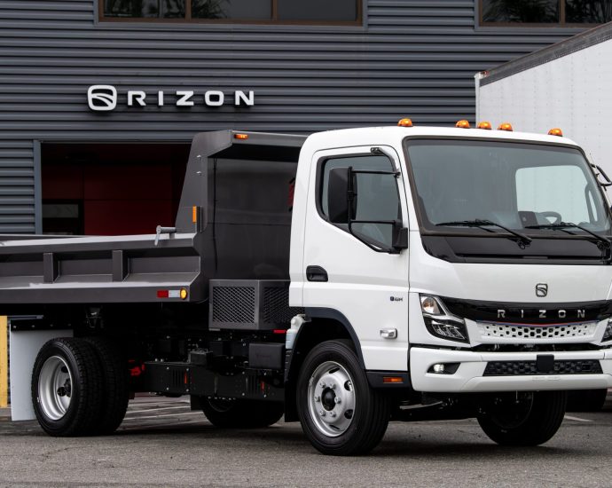 vancouver-island-city-buys-a-rizon-class-4-electric-truck