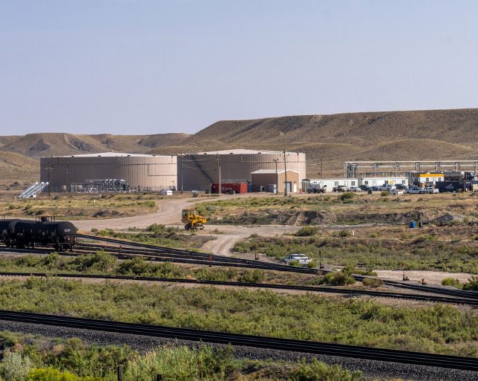 supreme-court-backs-a-controversial-railroad-in-utah-for-carrying-oil
