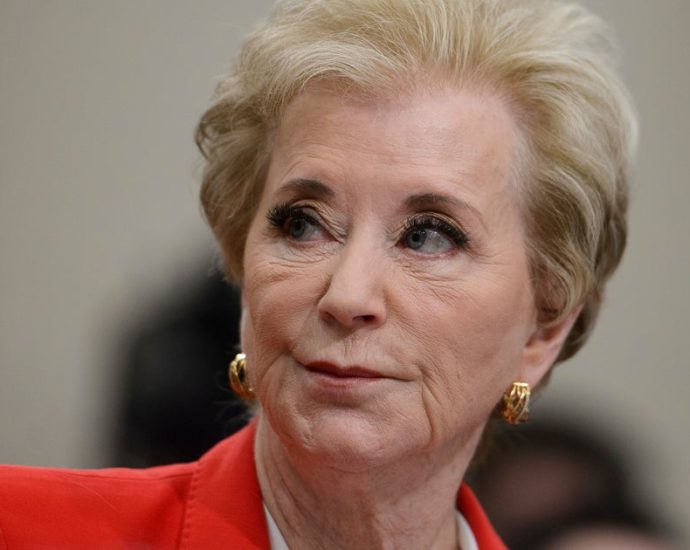 the-traitor’s-education-secretary-wants-universities-to-bend-to-white-house-whims