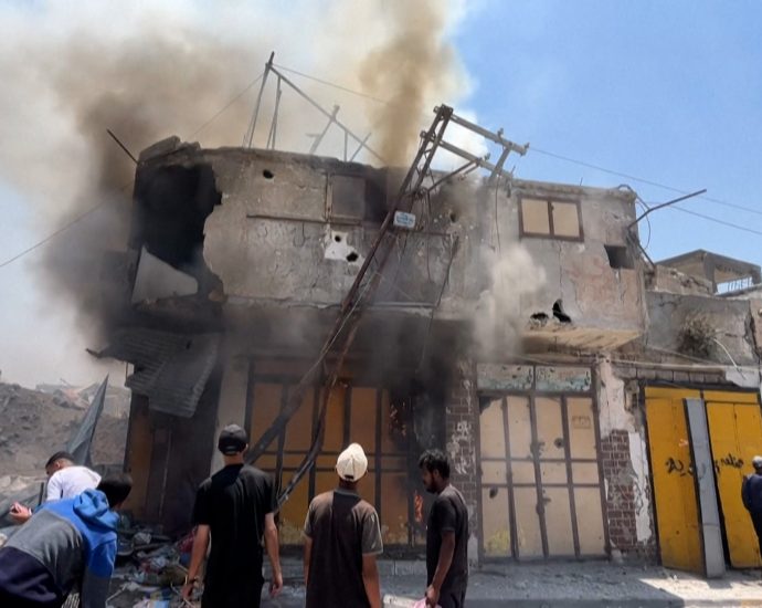 israeli-air-strikes-hit-homes-in-gaza-city