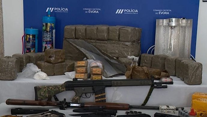 police-bust-major-drug-trafficking-ring-in-portugal,-seizing-cash-and-weapons