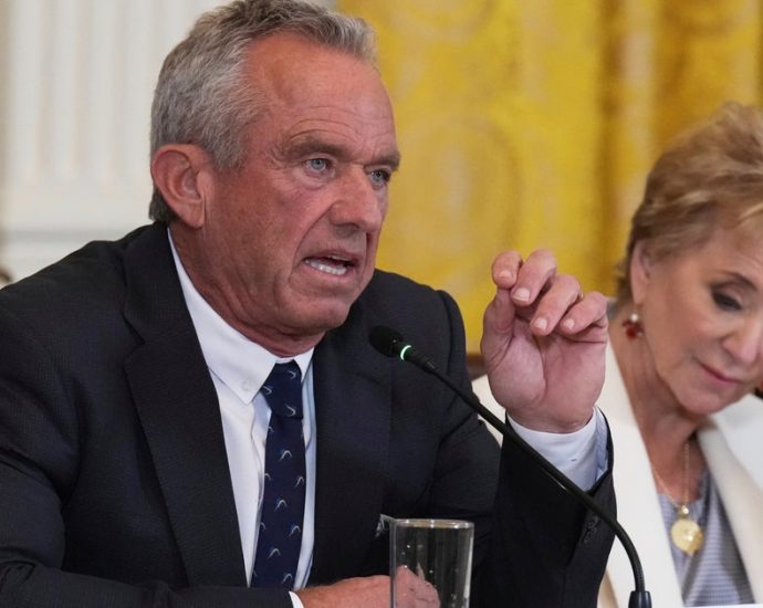 white-house-acknowledges-problems-in-rfk-jr.’s-‘make-america-healthy-again’-report