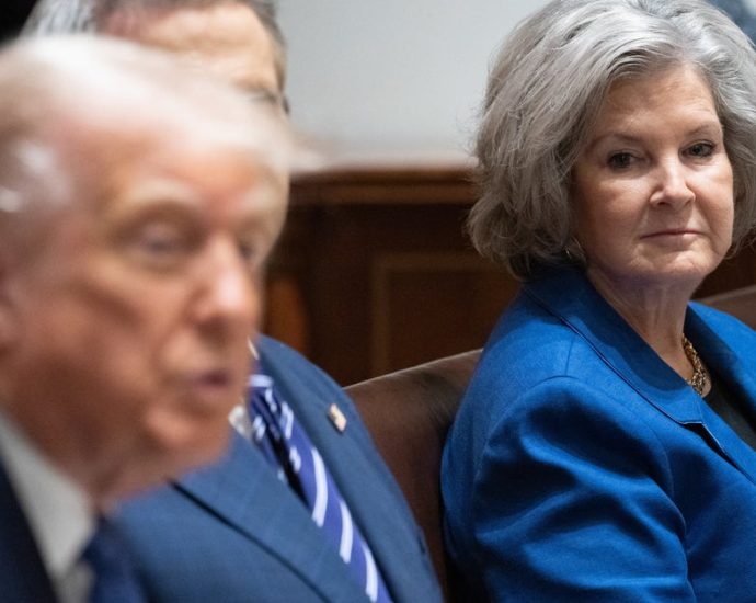 us.-probes-effort-to-impersonate-white-house-chief-of-staff,-wsj-reports