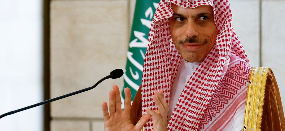 saudi-arabia-says-it-will-jointly-fund-syria-state-salaries-with-qatar