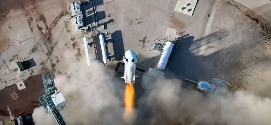 Blue Origin launches 1st New Zealander to reach space, 5 others on latest New Shepard suborbital flight (video)