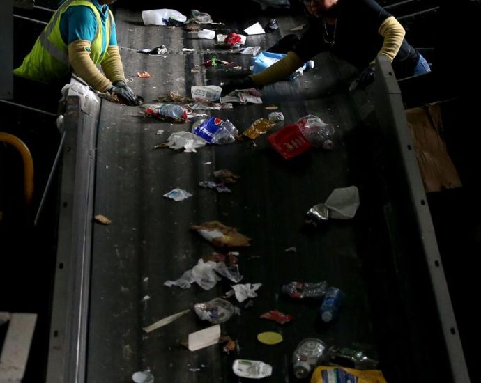 lawmakers-ask-newsom-and-waste-agency-to-follow-the-law-on-plastic-legislation