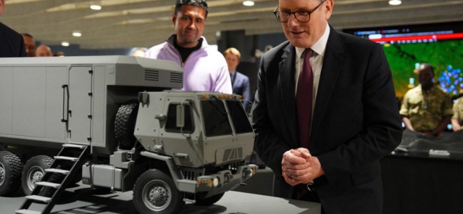 uk-plans-$2bn-weapons-upgrade-as-starmer-calls-for-‘war-readiness’