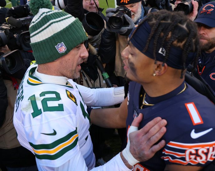 a-week-1-aaron-rodgers-vs.-justin-fields-showdown-would-make-a-specific-type-of-history