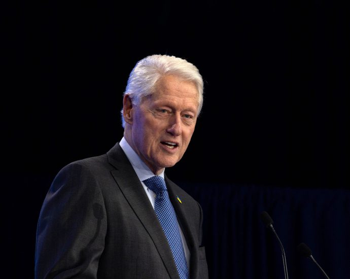 “he-was-always-on-top-of-it”:-clinton-pushes-back-against-reports-of-biden-decline