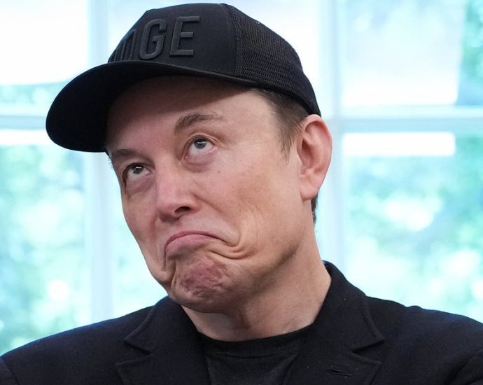 elon-musk-dodges-the-traitor-questions…-before-diving-into-his-own-gripes-about-government