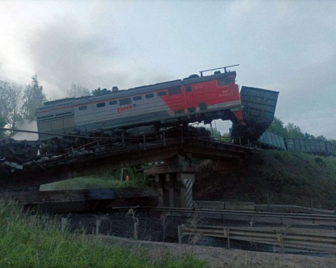 russia’s-oblasts-near-ukraine-suffer-two-deadly-bridge-failures.-explosions-blamed,-then-denied